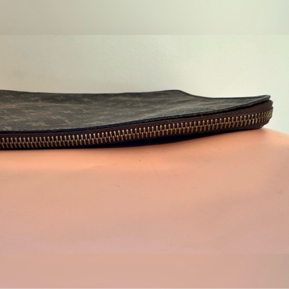 Louis Vuitton Zip Portfolio *RARE* - Picture 8 of 15